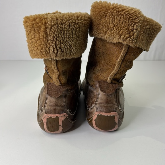 Brown Shearling-Lined Lace-Up Boots - Picture 6 of 15